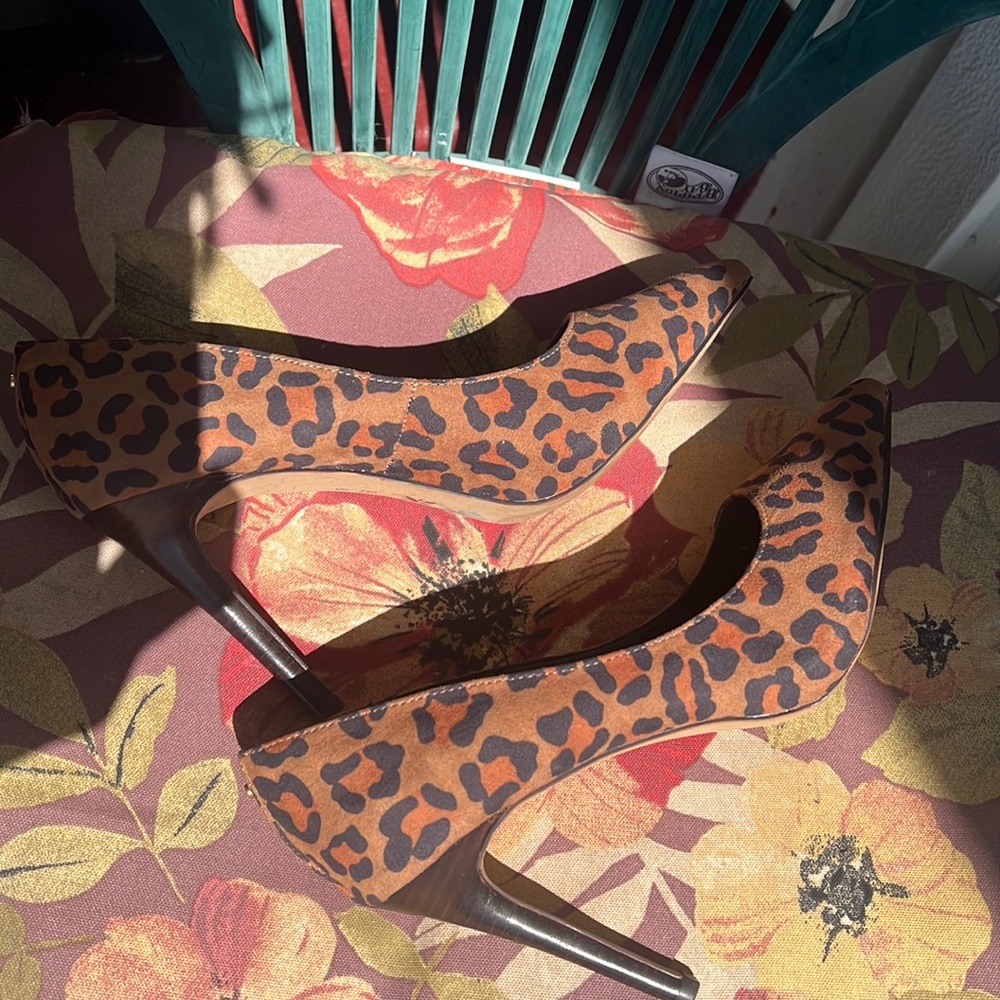 BCBGeneration Heidi size 9 1/2 B